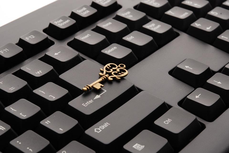 Keyboard with key | Search Engine Marketing Surrey | Thunderbolt