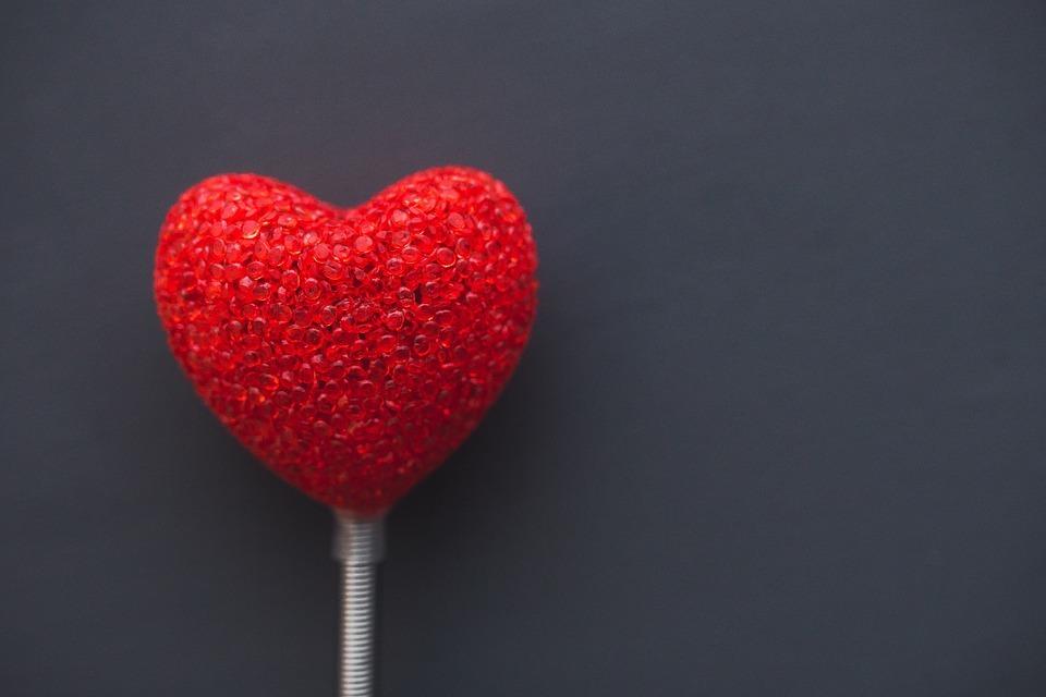 Red heart | Social Media | Thunderbolt