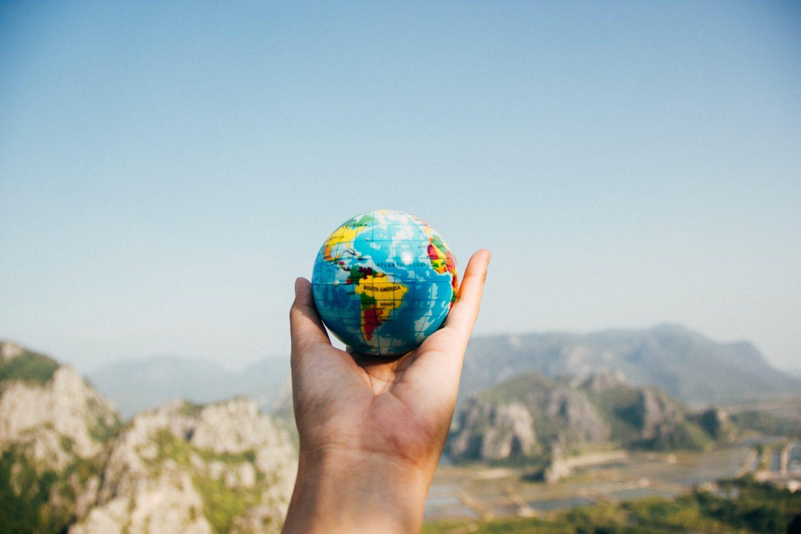 Globe in hand | Online marketing company in Surrey