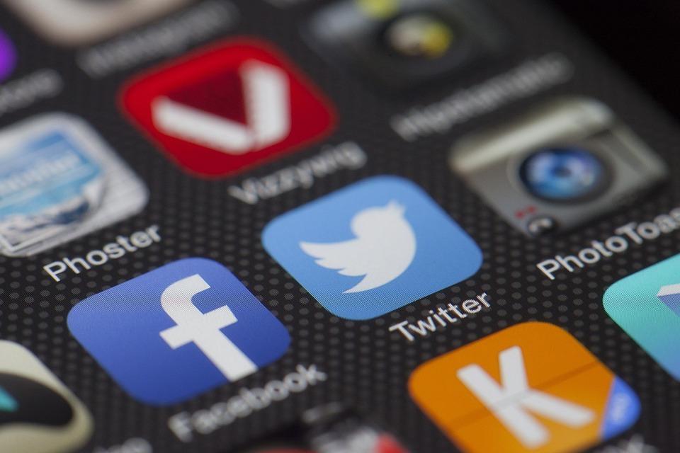 Close up picture of a phone, focusing on the Twitter icon | GIF Feature