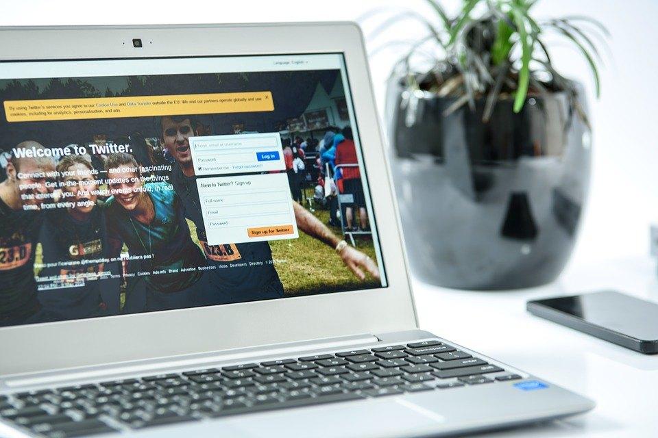 Twitter's login page on desktop | Web Design Surrey | Thunderbolt Digital